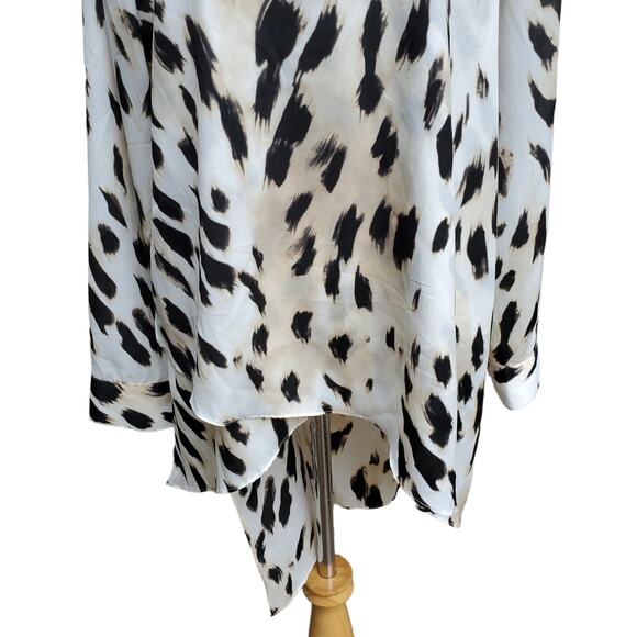 Chico's Sz 1 Brown White Animal Print Asymmetric Hem V-neck Top Sz M / 8 - Picture 3 of 10